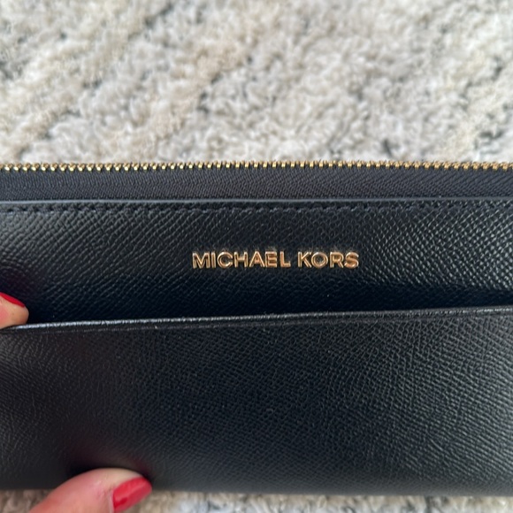 Michael Kors Wallet - Picture 2 of 8